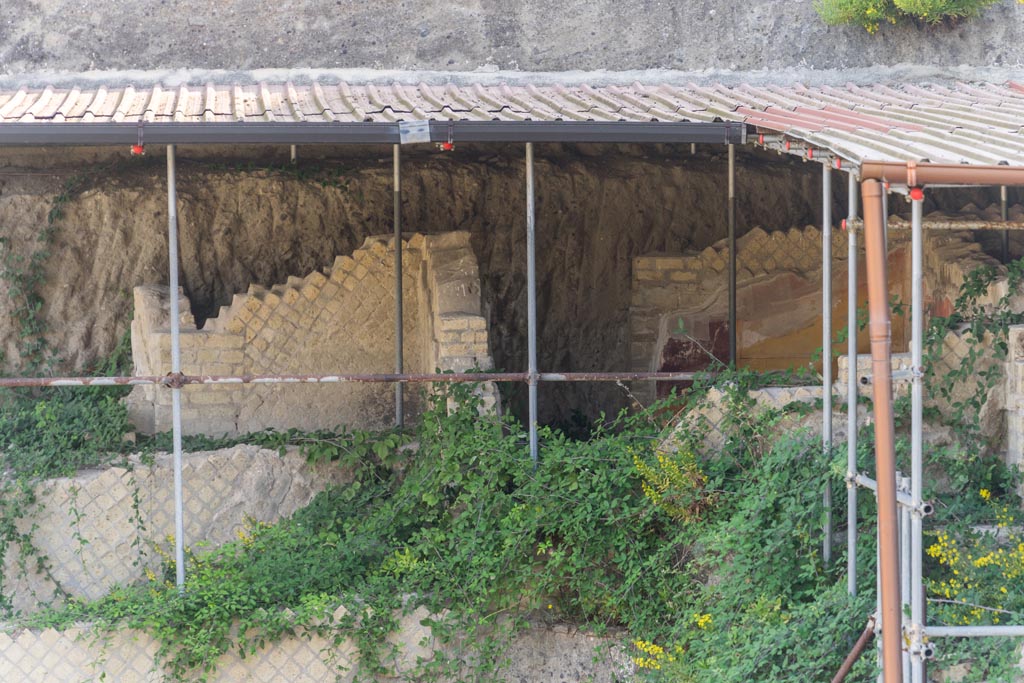House of Dionysiac Reliefs, Herculaneum, October 2023. Looking north, with detail of an upper floor room. Photo courtesy of Johannes Eber.